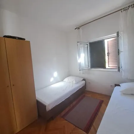 Apartman Grebastica Апартаменты