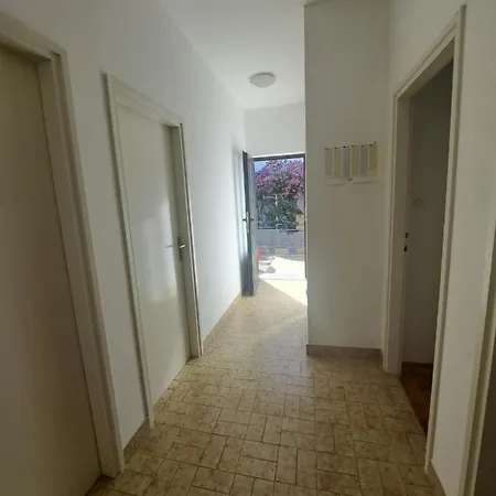 Апартаменты Apartman Grebastica Гребастика